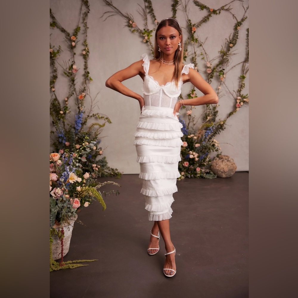 V Chapmen - The Fiorenza Dress in White